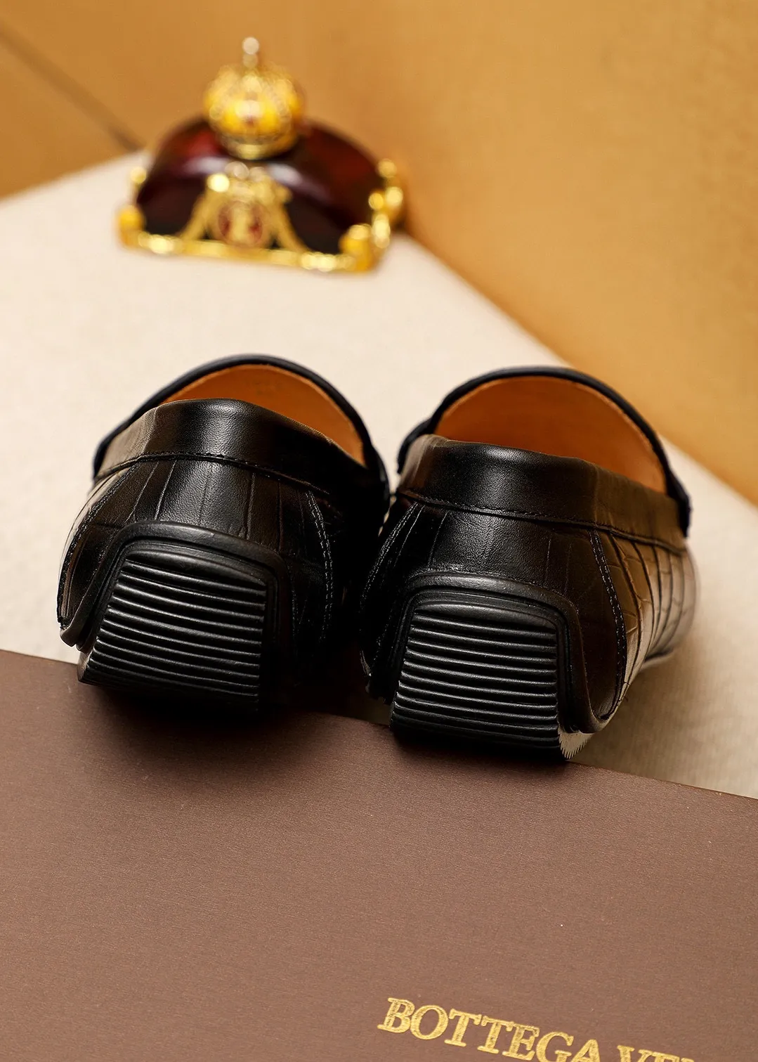 Men's Men's Shoes 💰: 420 💐BV Men's Slip-on Shoes® [BOTTEGA VENETA] Official website counter new model, one-to-one mold opening ⚠Italian calfskin embossed ➕Cow 🐂 leather lining. Driving slip-ons, available at counters, sizes 39-44 (38.45🉑️customized)